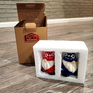NIB 🍄 Gnome Salt & Pepper shakers